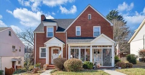 The Winter My Old Roanoke Home Finally Told Me the Truth